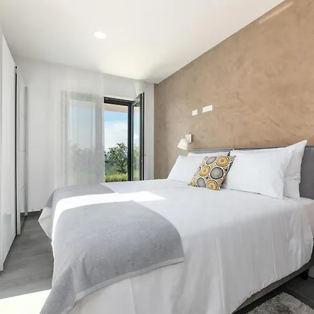 Villa Luxury Althea With Large Garden And Pool Heating