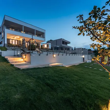 Luxury Althea With Large Garden And Pool Heating Villa Ruzici (Sveta Nedelja)