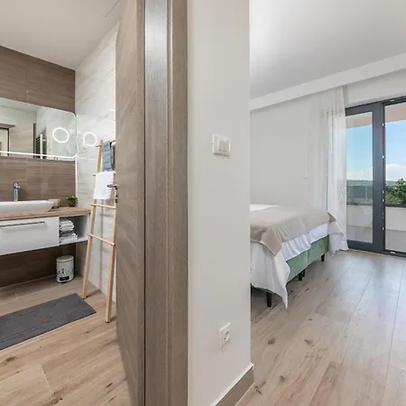 Althea For 8 Persons Near Labin With 35 M2 Heated Pool, Kids Playground & Large Garden فيلة Ruzici (Sveta Nedelja)