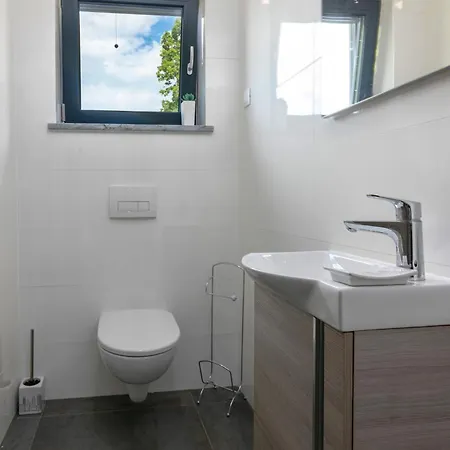 فيلة Althea For 8 Persons Near Labin With 35 M2 Heated Pool, Kids Playground & Large Garden