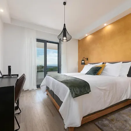 Luxury Althea With Large Garden And Pool Heating 别墅 *