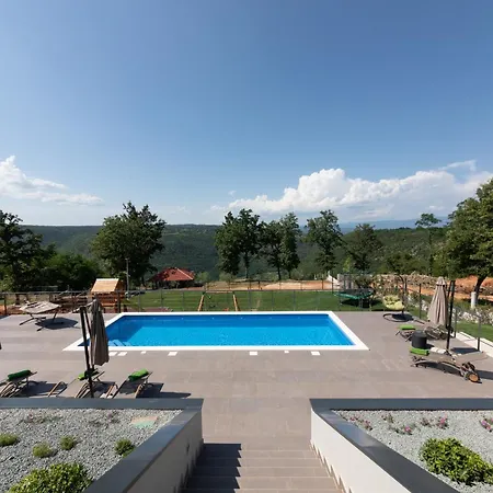 Althea For 8 Persons Near Labin With 35 M2 Heated Pool, Kids Playground & Large Garden فيلة Ruzici (Sveta Nedelja)