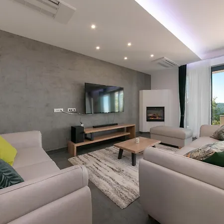 فيلة Althea For 8 Persons Near Labin With 35 M2 Heated Pool, Kids Playground & Large Garden