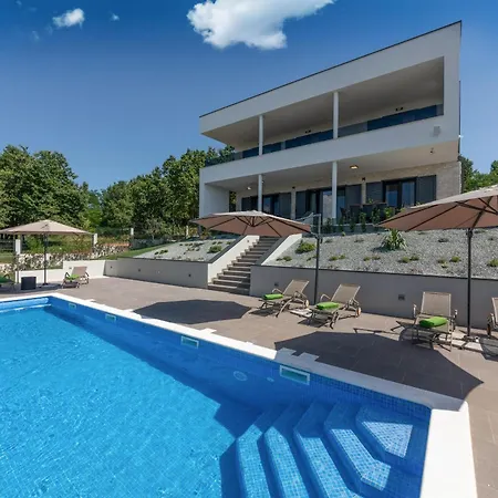 فيلة Althea For 8 Persons Near Labin With 35 M2 Heated Pool, Kids Playground & Large Garden