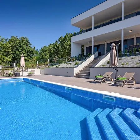 فيلة Althea For 8 Persons Near Labin With 35 M2 Heated Pool, Kids Playground & Large Garden *